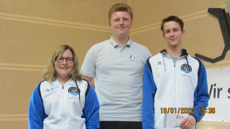 Pistole Junioren: 2. Lara Furrer (AGSV); 1. Joel Kym (KSBL); 3. Oliver Zünd (AGSV)