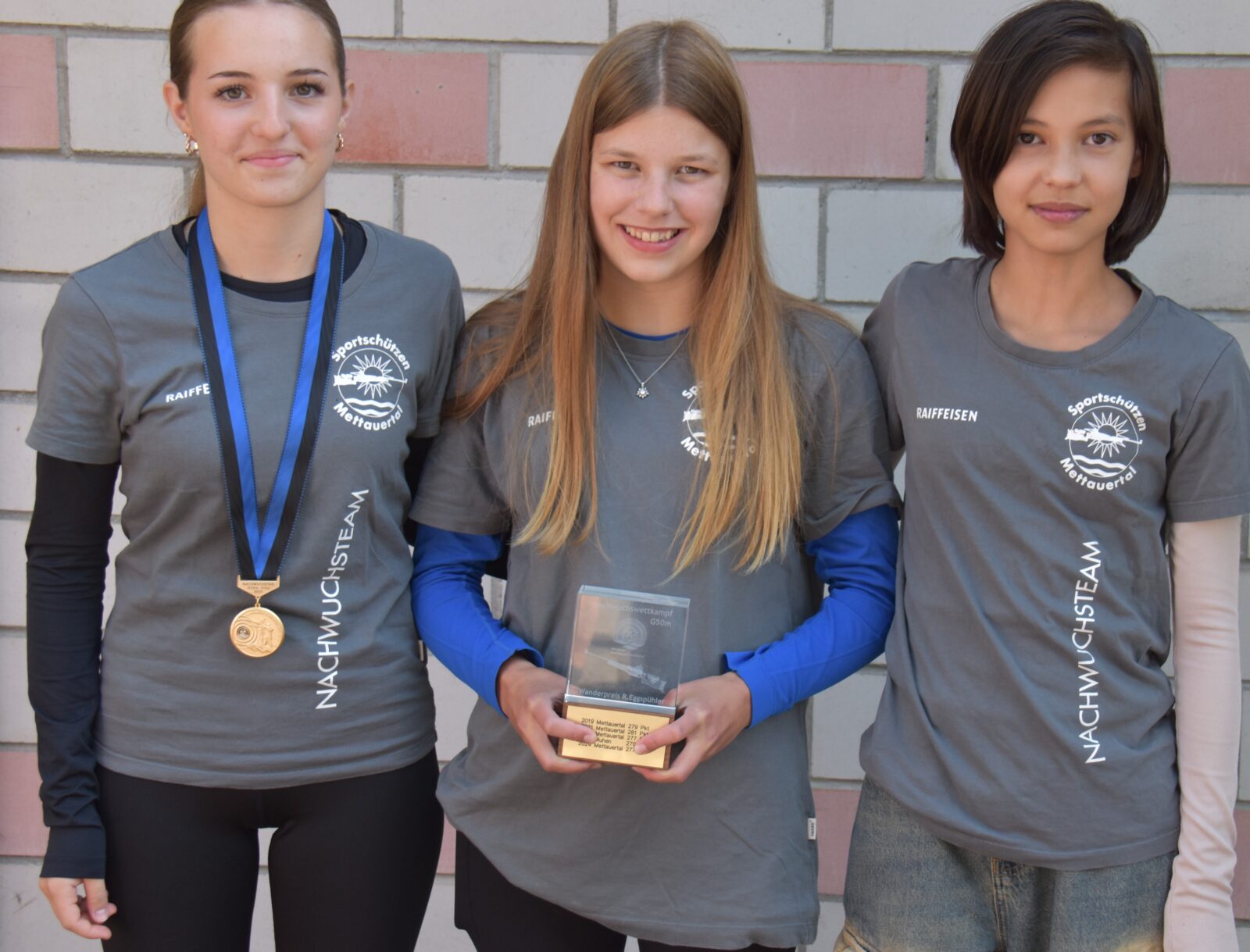 Mädchen-Power: Anja Erdin, Jessica Oeschger und Aline Kuhn vom Nachwuchsteam der Sportschützen Mettauertal gewannen den Gruppenwettkampf des Nachwuchses.